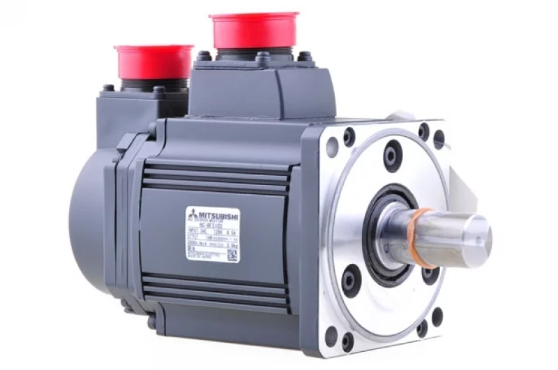 Серводвигатель HC-RFS153B оснащен тормозом